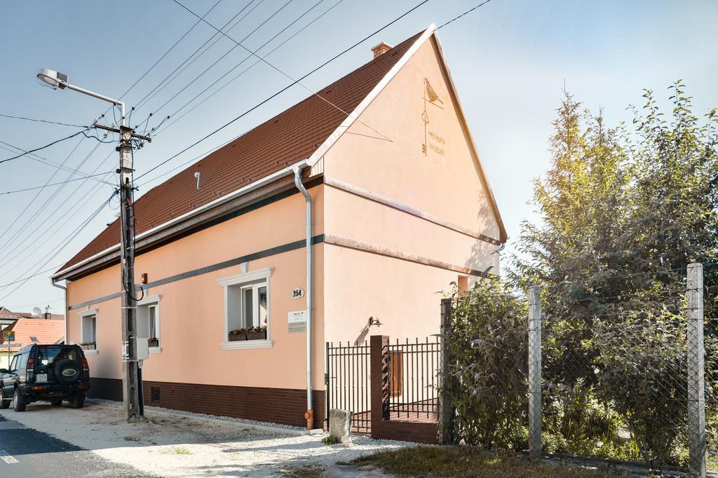 Madárlátta Vendégház Fertőrákos Exterior foto